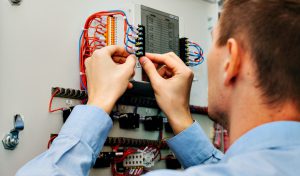 How businesses should pick the best commercial electricians?